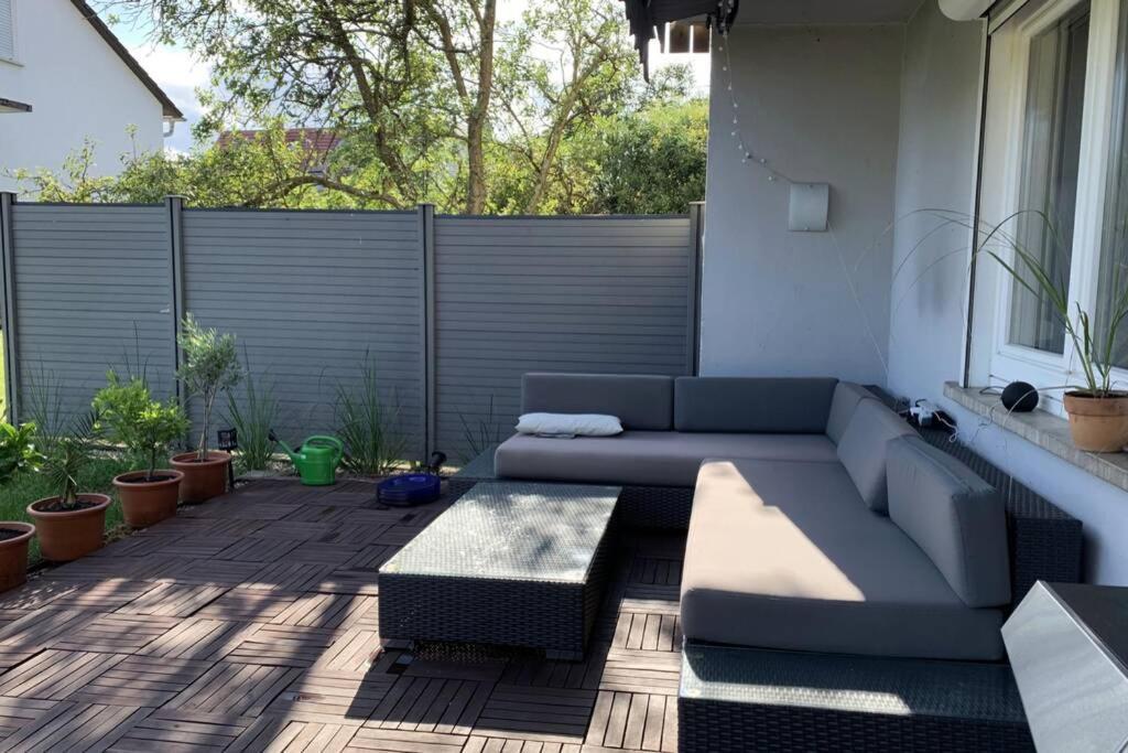 Gemuetliche 3 Zimmer Wohnung Mit Grosszuegiger Terrasse Im Gruenen Reutlingen Dış mekan fotoğraf