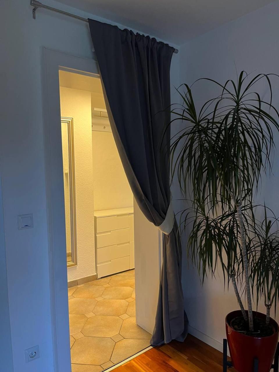 Gemuetliche 3 Zimmer Wohnung Mit Grosszuegiger Terrasse Im Gruenen Reutlingen Dış mekan fotoğraf